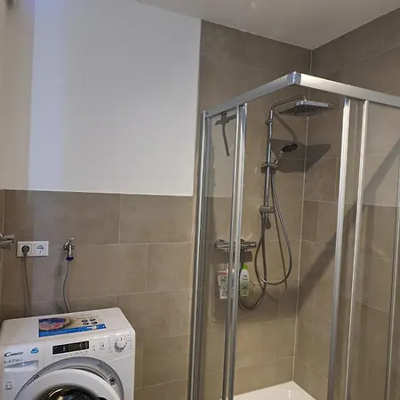 Bran: Design - Kueche, Parken ,netflix Apartment *
