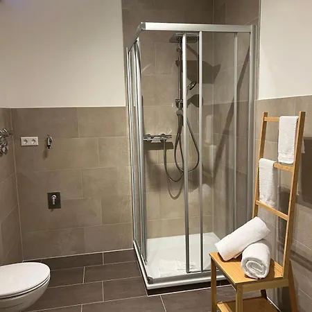 Bran: Design - Kueche, Parken ,netflix * Бад-Ротенфельде